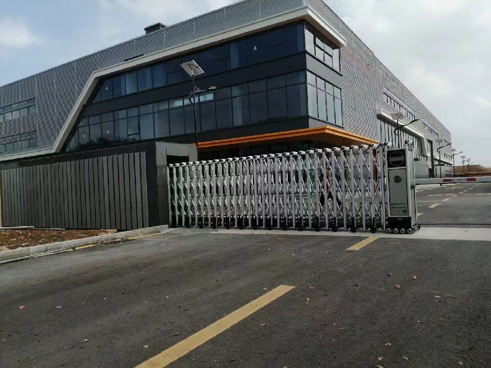 玄武门+道闸+栅栏小门